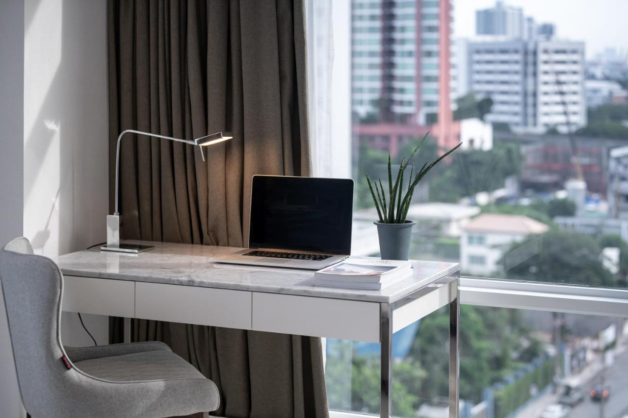 Jasmine 59 Hotel Бангкок Екстер'єр фото A modern desk lamp