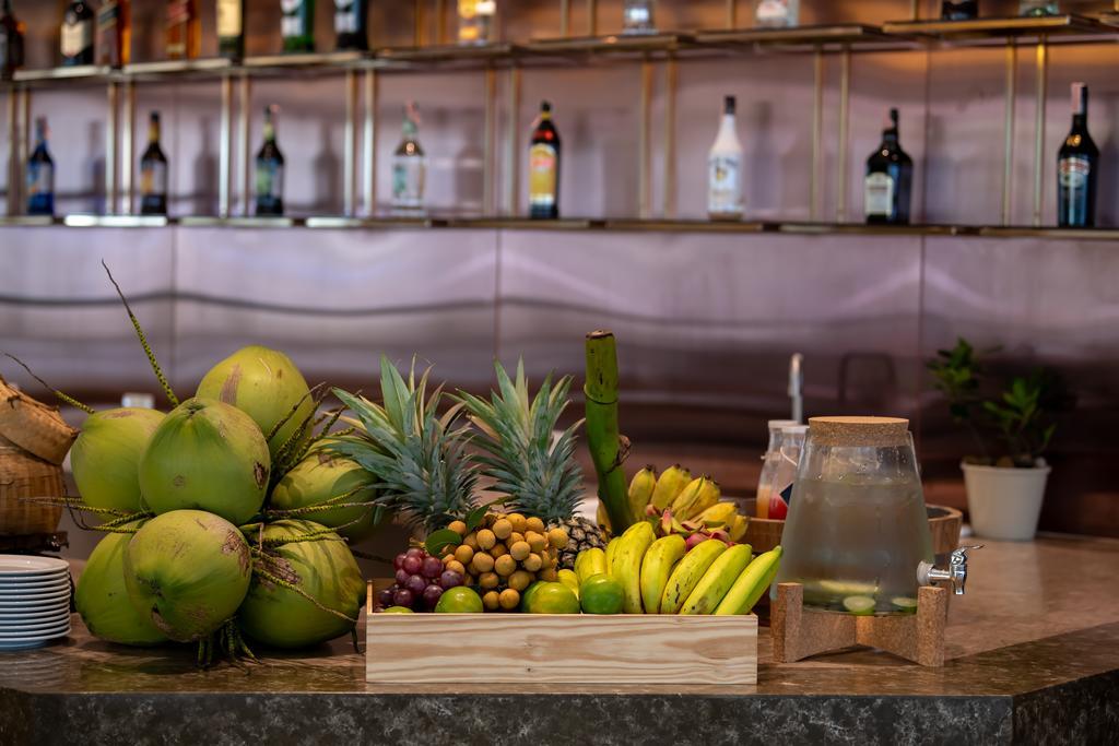 Jasmine 59 Hotel Бангкок Екстер'єр фото Fruit at a bar
