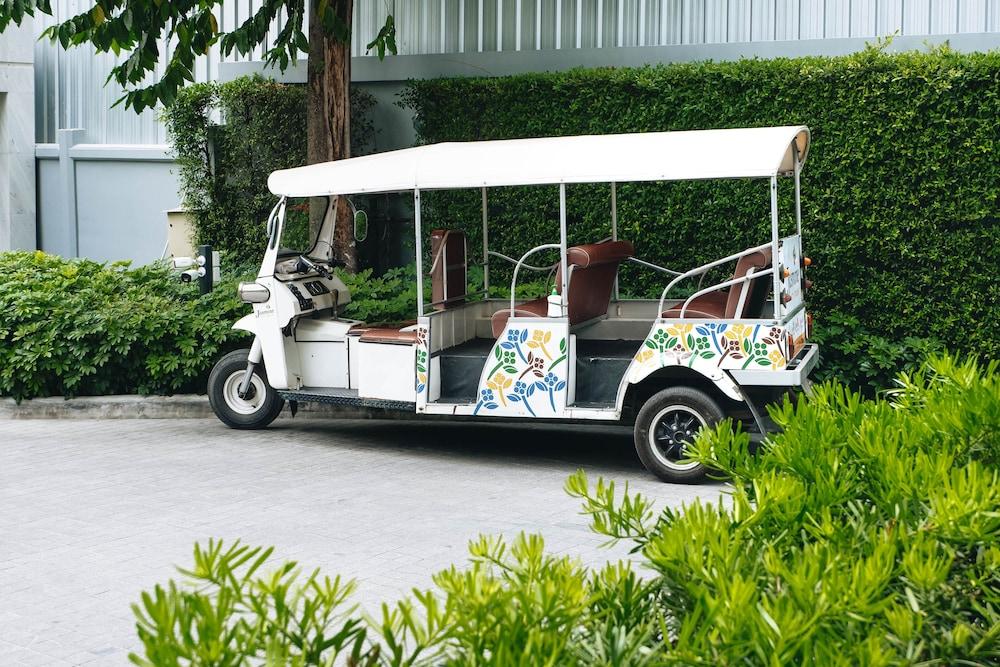 Jasmine 59 Hotel Бангкок Екстер'єр фото A tuk-tuk in Bangkok